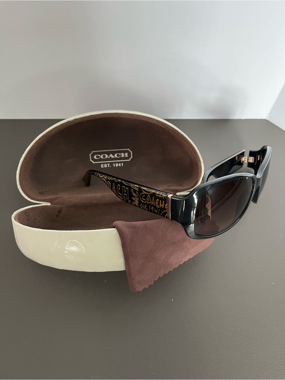 COACH Black Frame Sunglasses with Brown Gradient Lenses w/Case